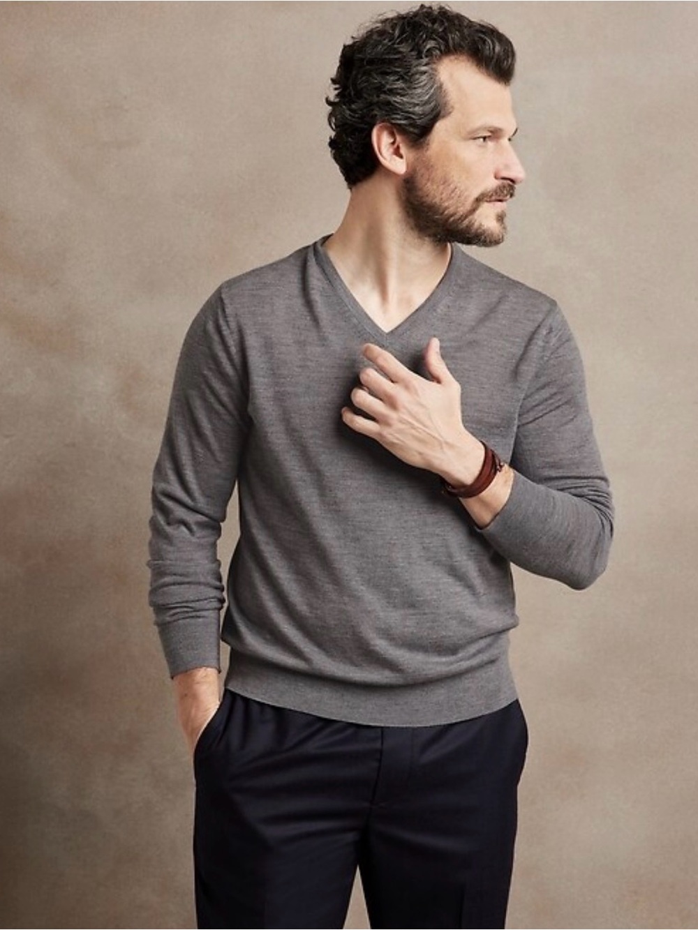 Banana Republic Mens Large Vneck Knit Sweater 100% Merino Wool Gray Soft
